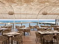 Restauracja w Europe Villa Cortes z widokiem na morze