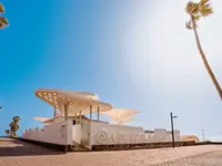Pawilon plażowy w Europe Villa Cortes nad morzem