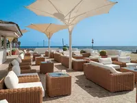 Strefa wypoczynku przy plaży w Europe Villa Cortes