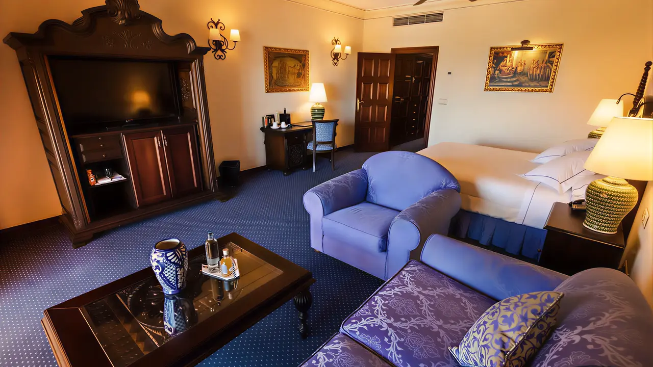 Wnętrze pokoju z salonem w Europe Villa Cortes