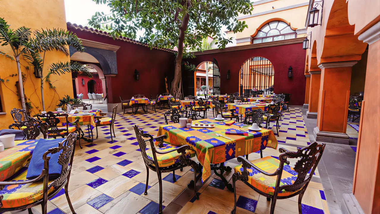 Restauracja na zewnątrz w hotelu Europe Villa Cortes