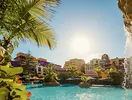 Basen z wodospadem w hotelu Europe Villa Cortes