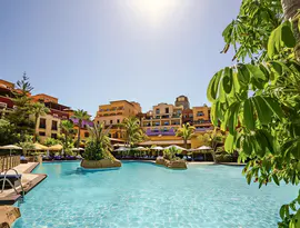 Basen zewnętrzny w hotelu Europe Villa Cortes