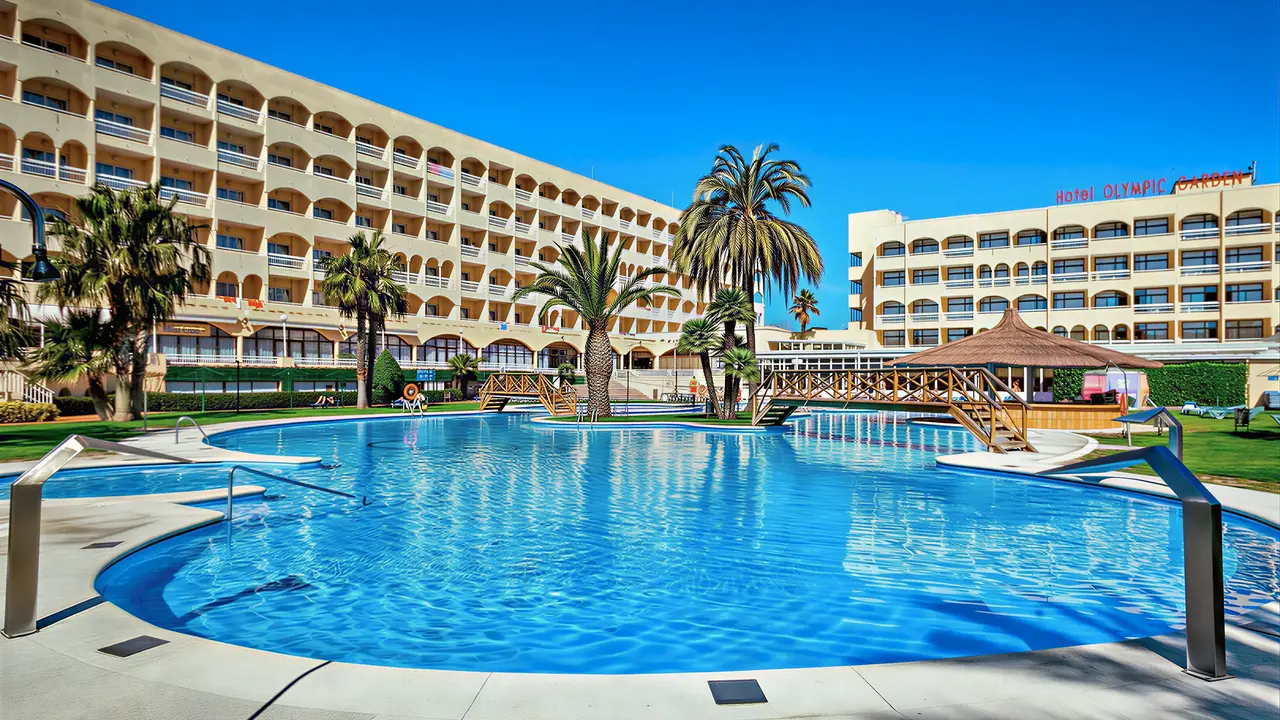 Basen zewnętrzny w hotelu Evenia Olympic Park Resort