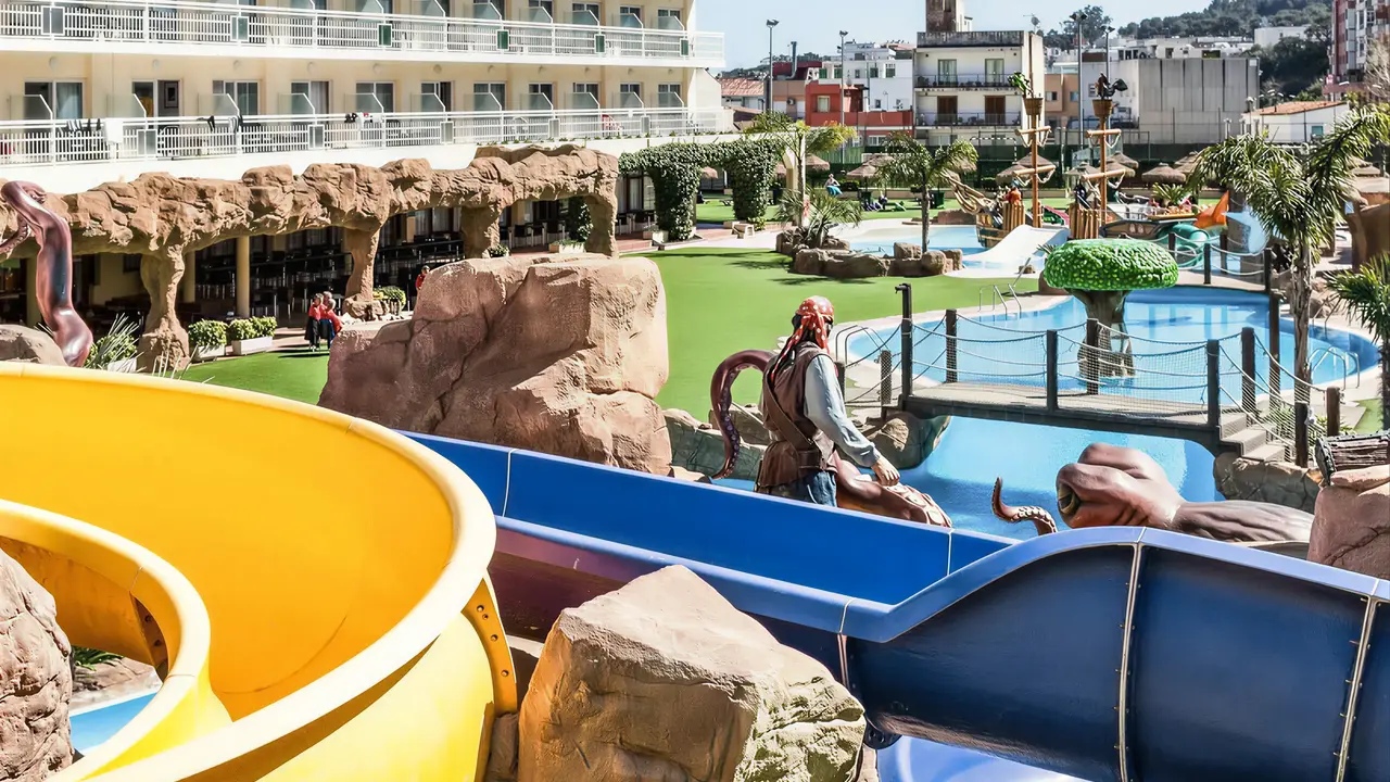 Zjeżdżalnie wodne w kompleksie Evenia Olympic Park Resort