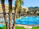 Basen i palmy w hotelu Evenia Olympic Park Resort