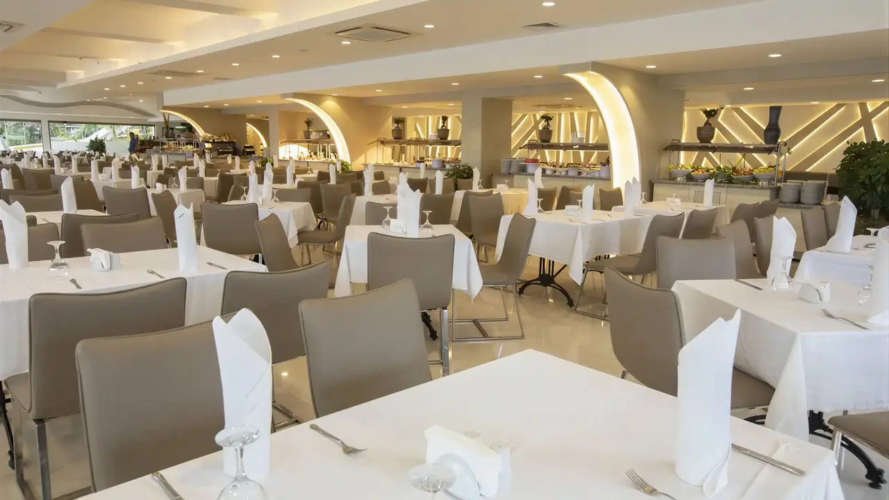 Elegancka restauracja w hotelu Falcon
