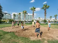 Gra w siatkówkę plażową w Falcon