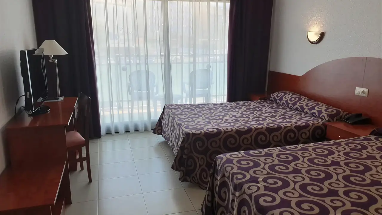Pokój z dwoma łóżkami w Fenals Garden