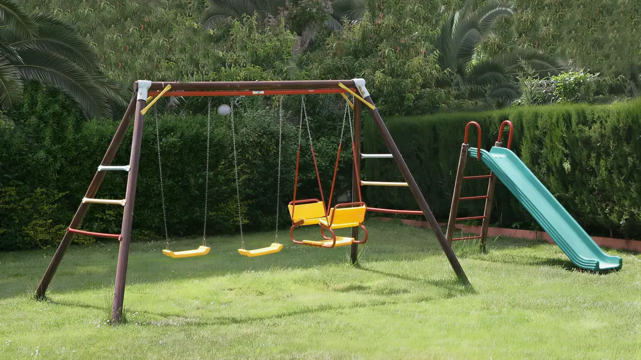 Plac zabaw dla dzieci w Fenals Garden
