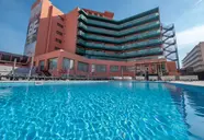 Basen w hotelu Fenals Garden