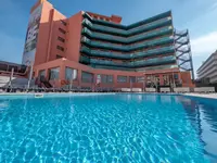 Basen w hotelu Fenals Garden