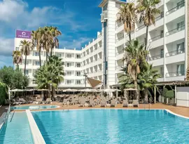 Basen i leżaki w hotelu FERGUS Club Pineda Splash
