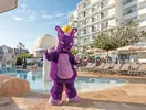 Maskotka w strefie basenowej w FERGUS Club Pineda Splash