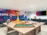 Strefa gier dla młodzieży w FERGUS Club Pineda Splash