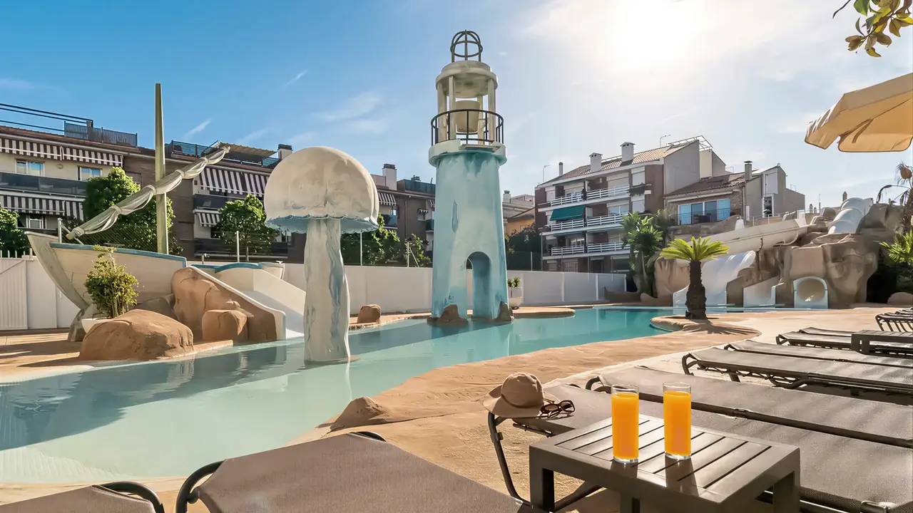Basen z atrakcjami dla dzieci w FERGUS Club Pineda Splash