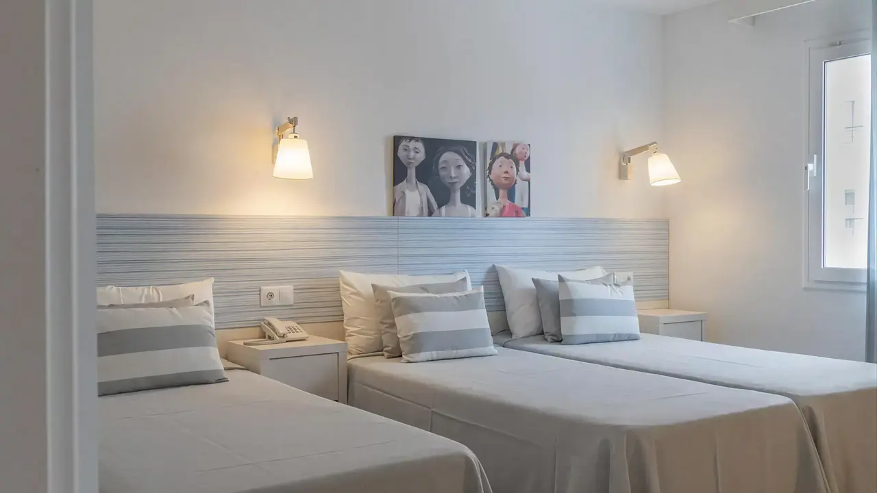 Pokój z łóżkami w FERGUS Club Pineda Splash