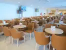 Restauracja w FERGUS Club Pineda Splash z okrągłymi stolikami