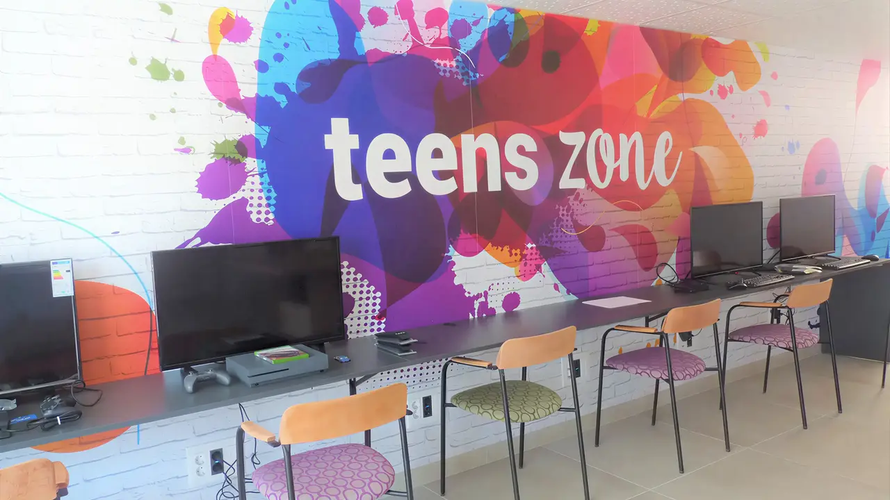 Strefa gier dla nastolatków w FERGUS Club Pineda Splash