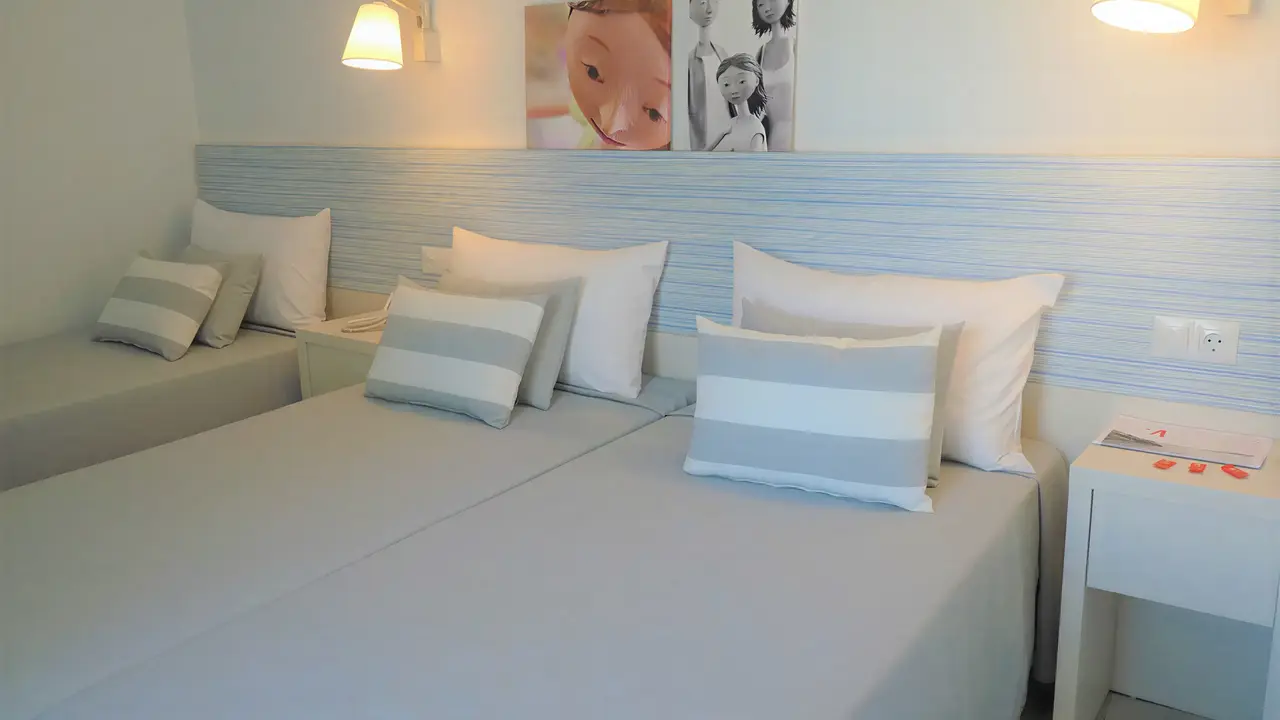 Przytulna sypialnia w hotelu FERGUS Club Pineda Splash