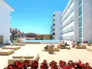 Basen i leżaki w FERGUS Club Pineda Splash