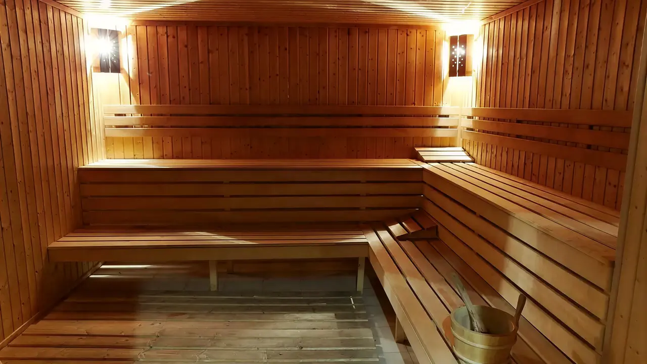 Drewniana sauna w hotelu Festa Via Pontica