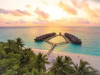 Widok na kompleks Fihalhohi Island Resort nad wodą