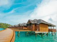 Drewniane domki nad wodą w Fihalhohi Island Resort