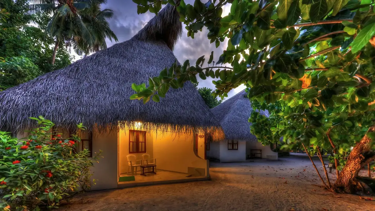 Willa z krytym dachem w Fihalhohi Island Resort