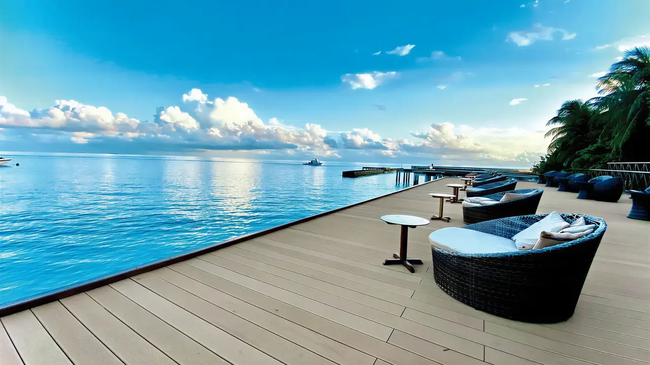 Taras wypoczynkowy nad morzem w Fihalhohi Island Resort