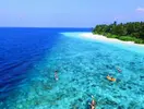 Osoby na kajakach w Fihalhohi Island Resort