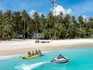Aktywne sporty wodne w Fihalhohi Island Resort na plaży