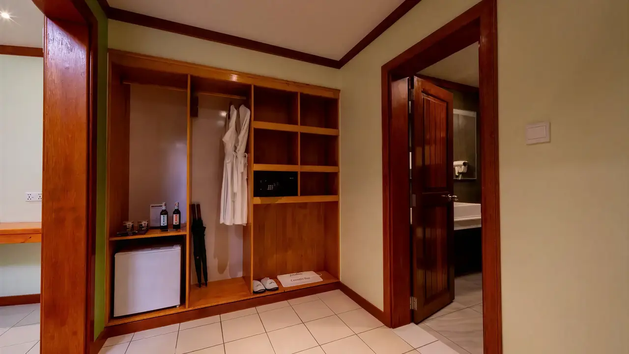 Szafa i kącik kawowy w pokoju Fihalhohi Island Resort