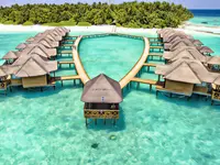 Widok na kompleks willi na wodzie Fihalhohi Island Resort