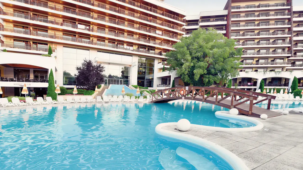 Basen zewnętrzny w obiekcie Flamingo Grand Hotel & Spa