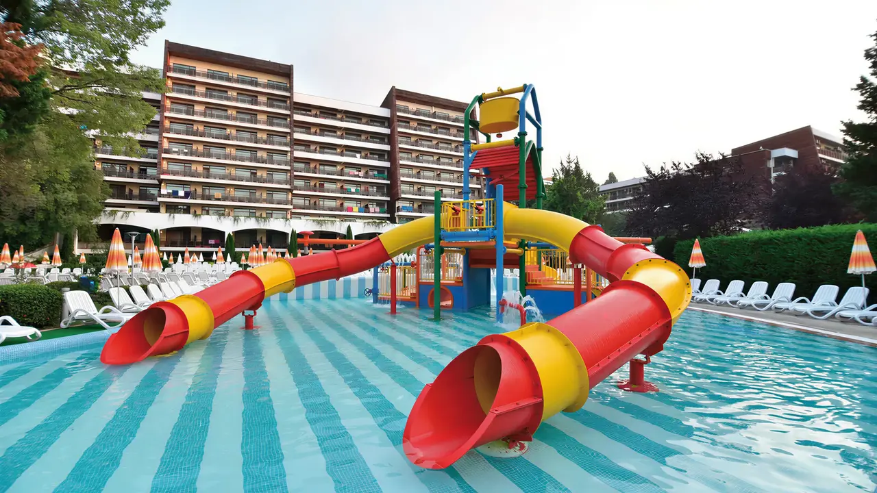 Zjeżdżalnie wodne w Flamingo Grand Hotel & Spa