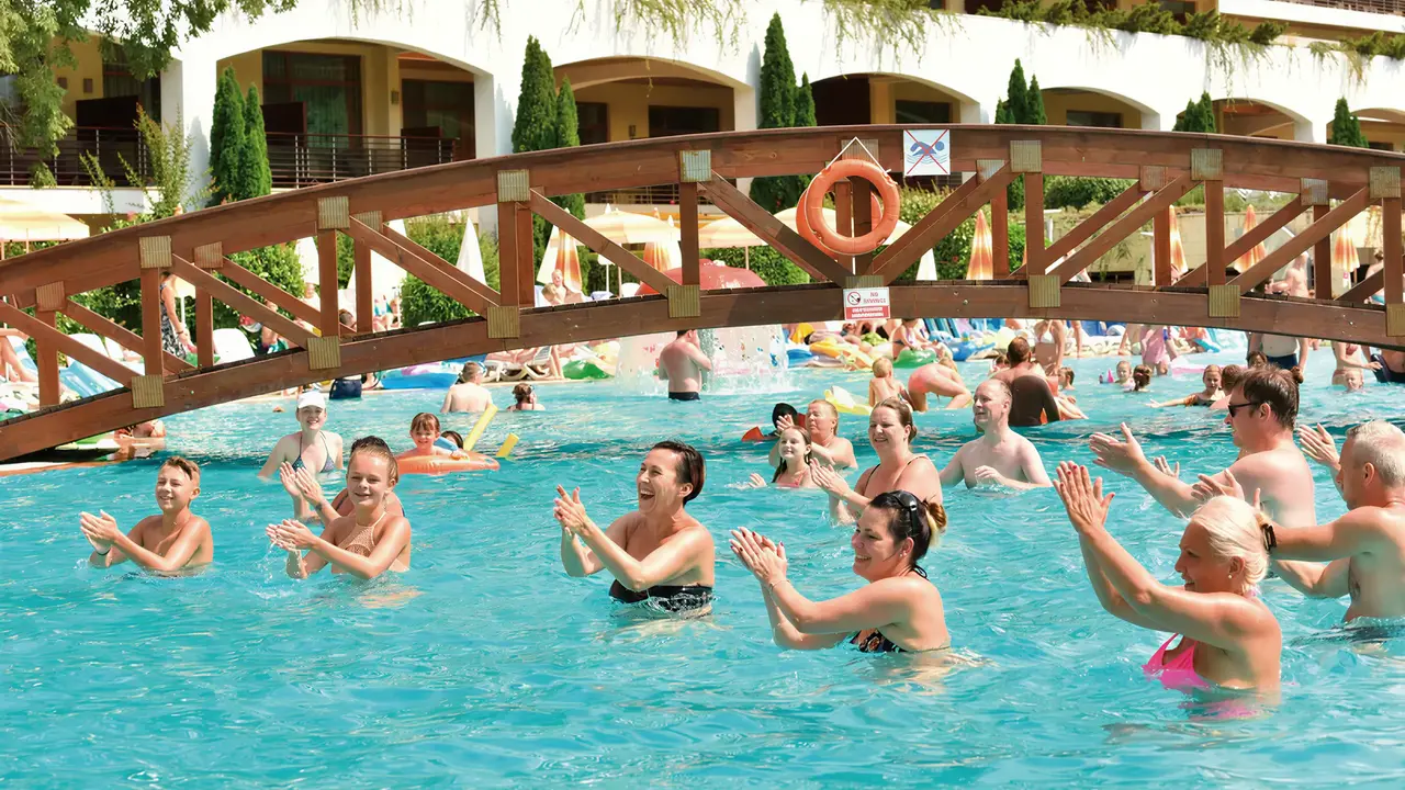 Animacje w basenie w hotelu Flamingo Grand Hotel & Spa