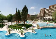 Widok na kompleks basenów w Flamingo Grand Hotel & Spa
