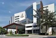 Elewacja i wejście do Flamingo Grand Hotel & Spa