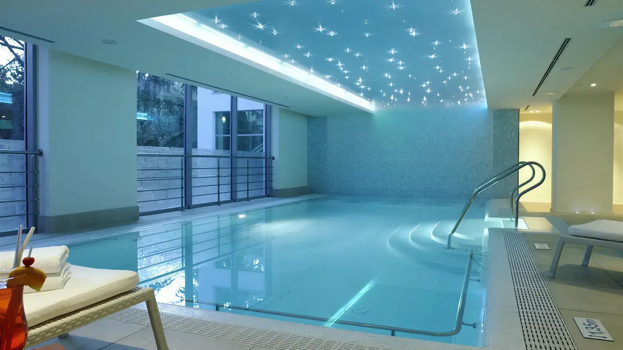 Kryty basen w hotelu Flamingo Grand Hotel & Spa