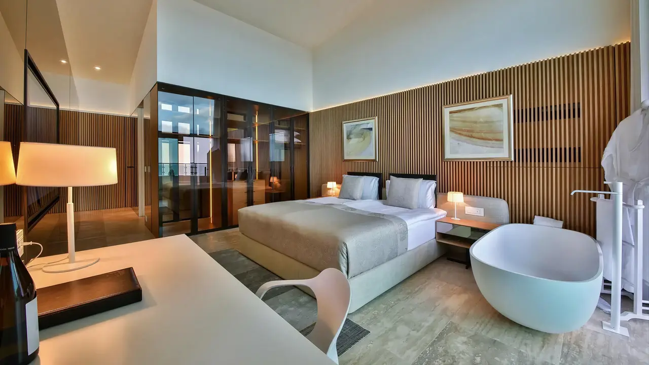 Nowoczesny pokój z łazienką w Flamingo Grand Hotel & Spa