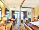 Wnętrze pokoju gościnnego w Flamingo Grand Hotel & Spa