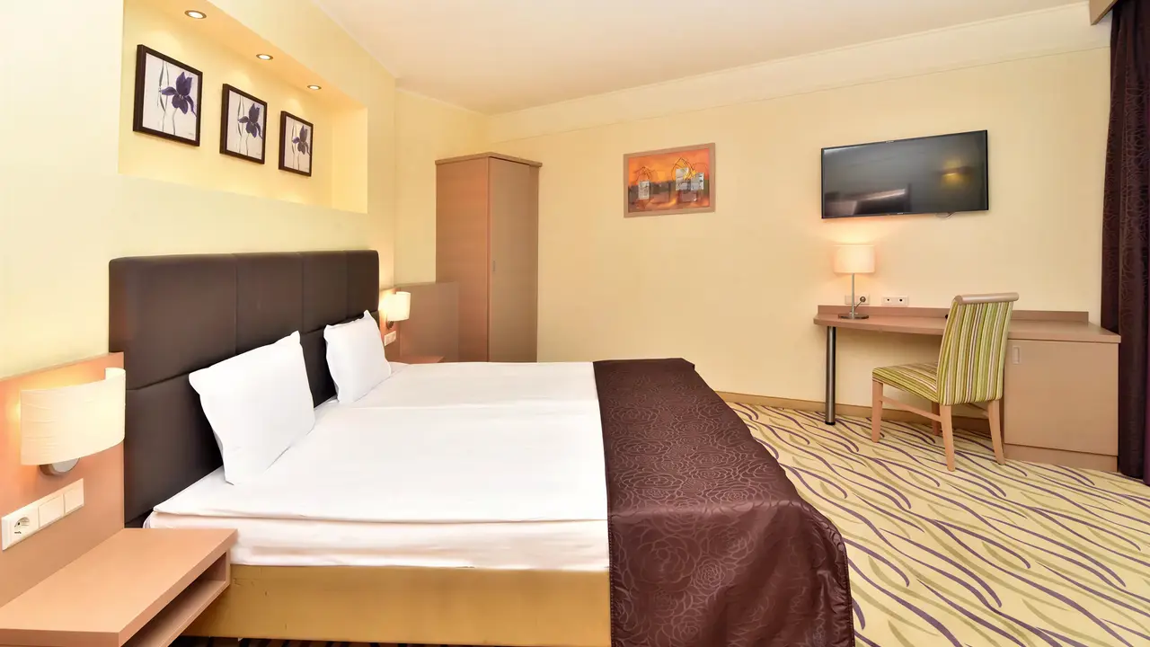 Pokój z łóżkiem w Flamingo Grand Hotel & Spa