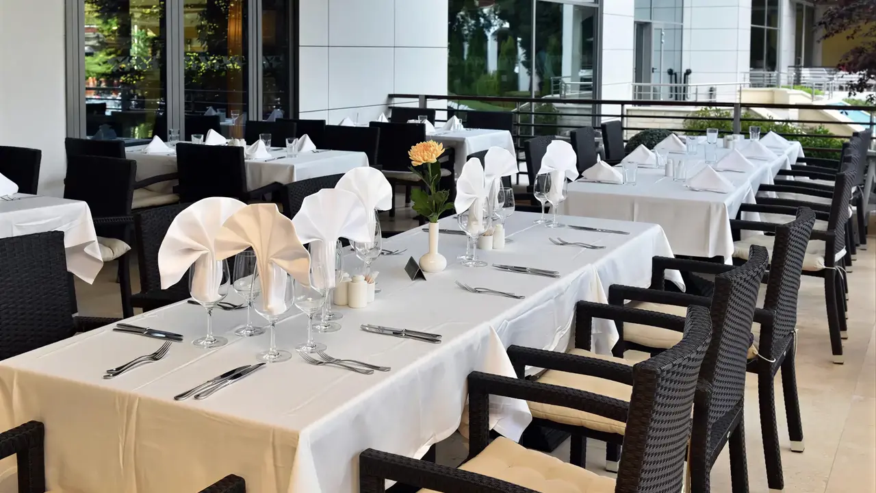 Nakryte stoły w restauracji Flamingo Grand Hotel & Spa