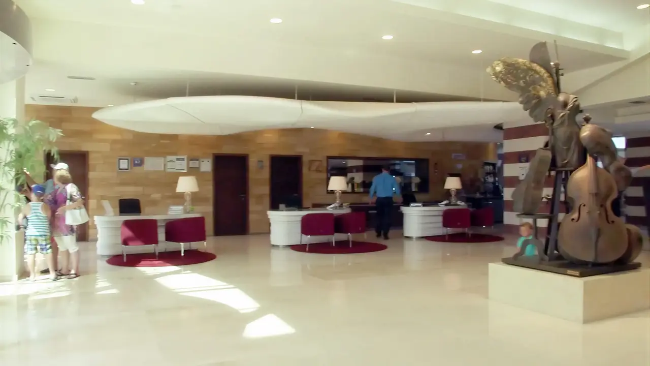 Recepcja i hol w hotelu Flamingo Grand Hotel & Spa