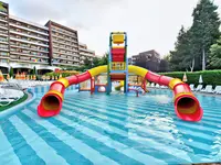 Kolorowe zjeżdżalnie wodne w Flamingo Grand Hotel & Spa