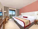 Wnętrze pokoju z łóżkami w Fuerte el Rompido Spa