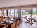 Restauracja w Garbi Park z widokiem na basen