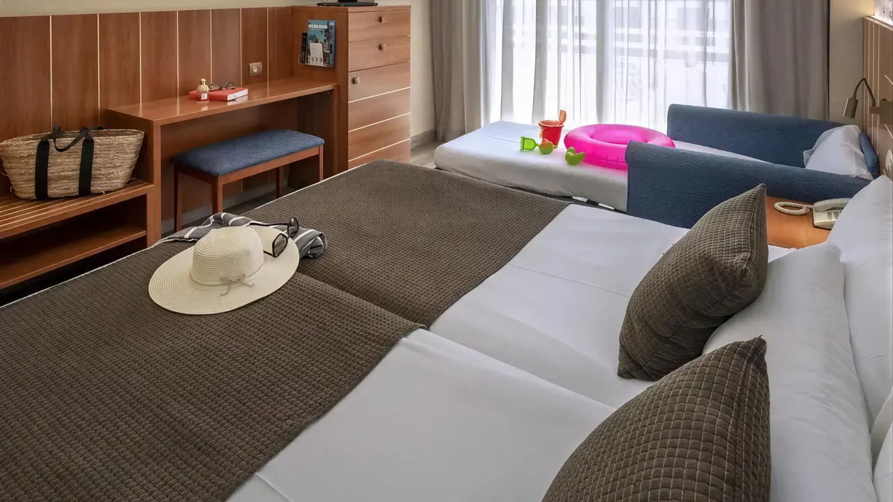 Pokój z łóżkiem w GHT Aquarium