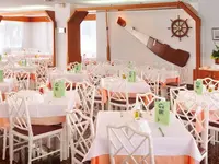 Restauracja w GHT Aquarium z nakrytymi stołami